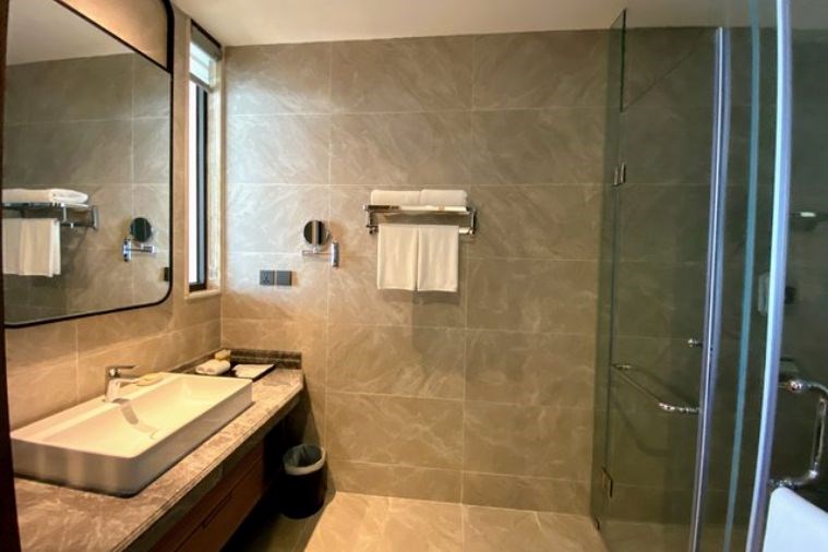 Phòng Deluxe King Room With City View